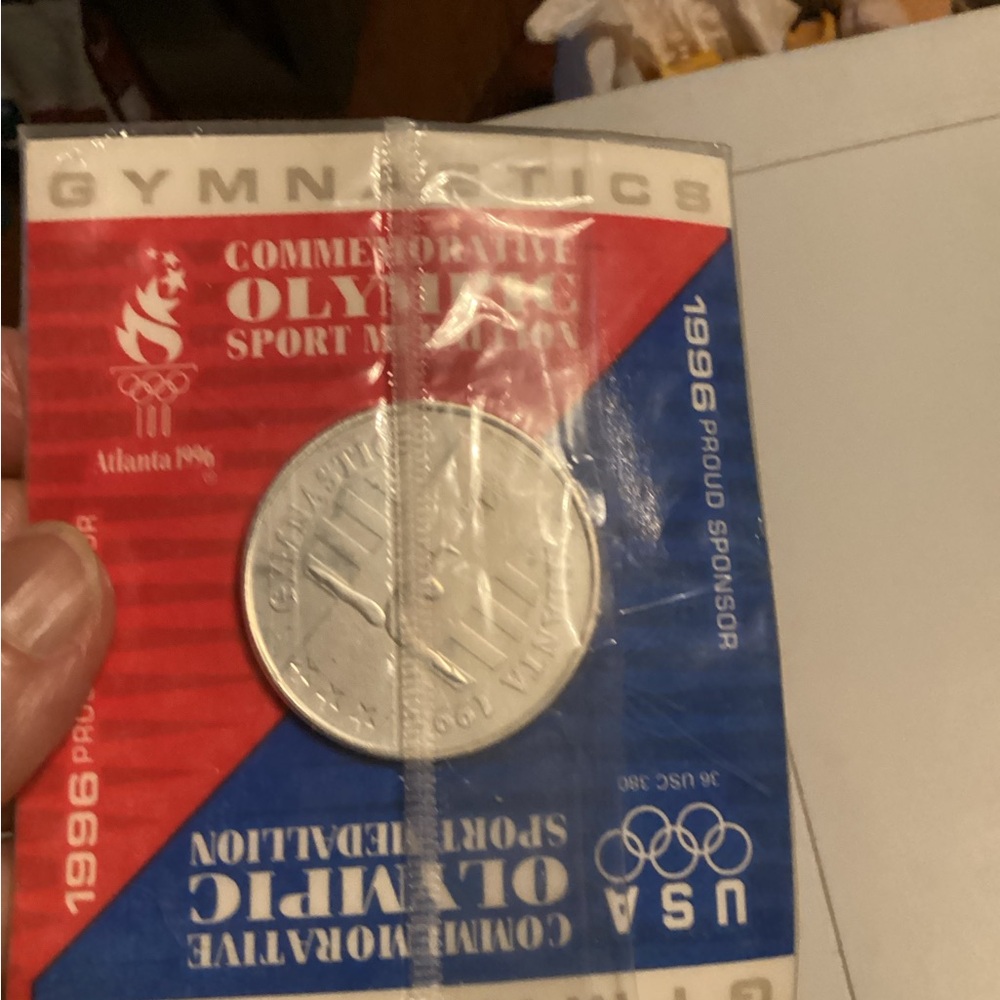 Collection of Atlanta 1996 pins and coin - Picture 9 of 9